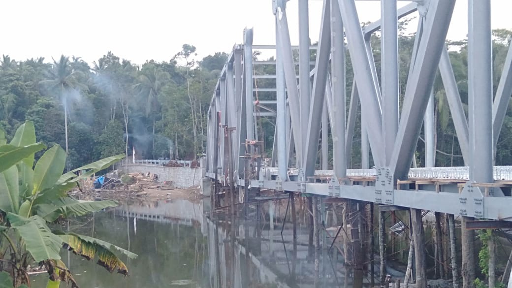 Diduga Ada Praktek Korupsi , Pembangunan Jembatan Cimake Akan Dilaporkan